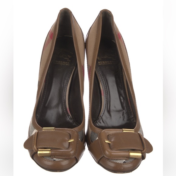 Burberry Nova Checkhouse Buckle Brown Leather Pumps - Picture 2 of 5